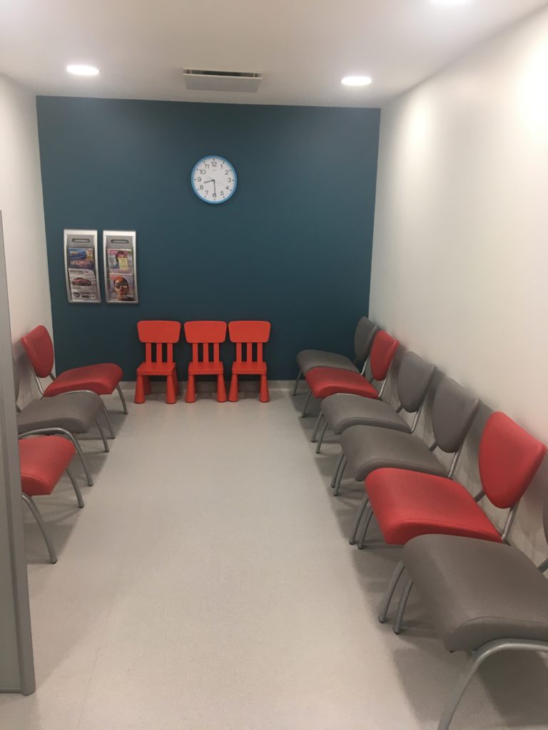 Avant l'amélioration du salon d’attente parents-enfants